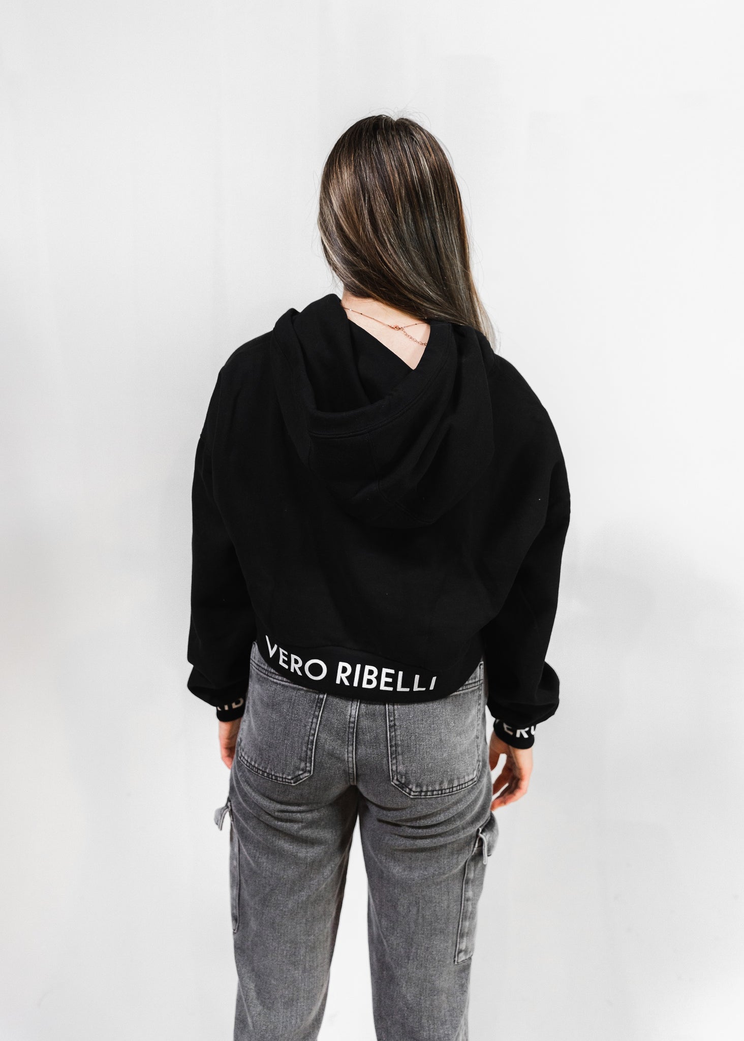 WOMEN'S PRINTED BLACK CROPPED HOODIE