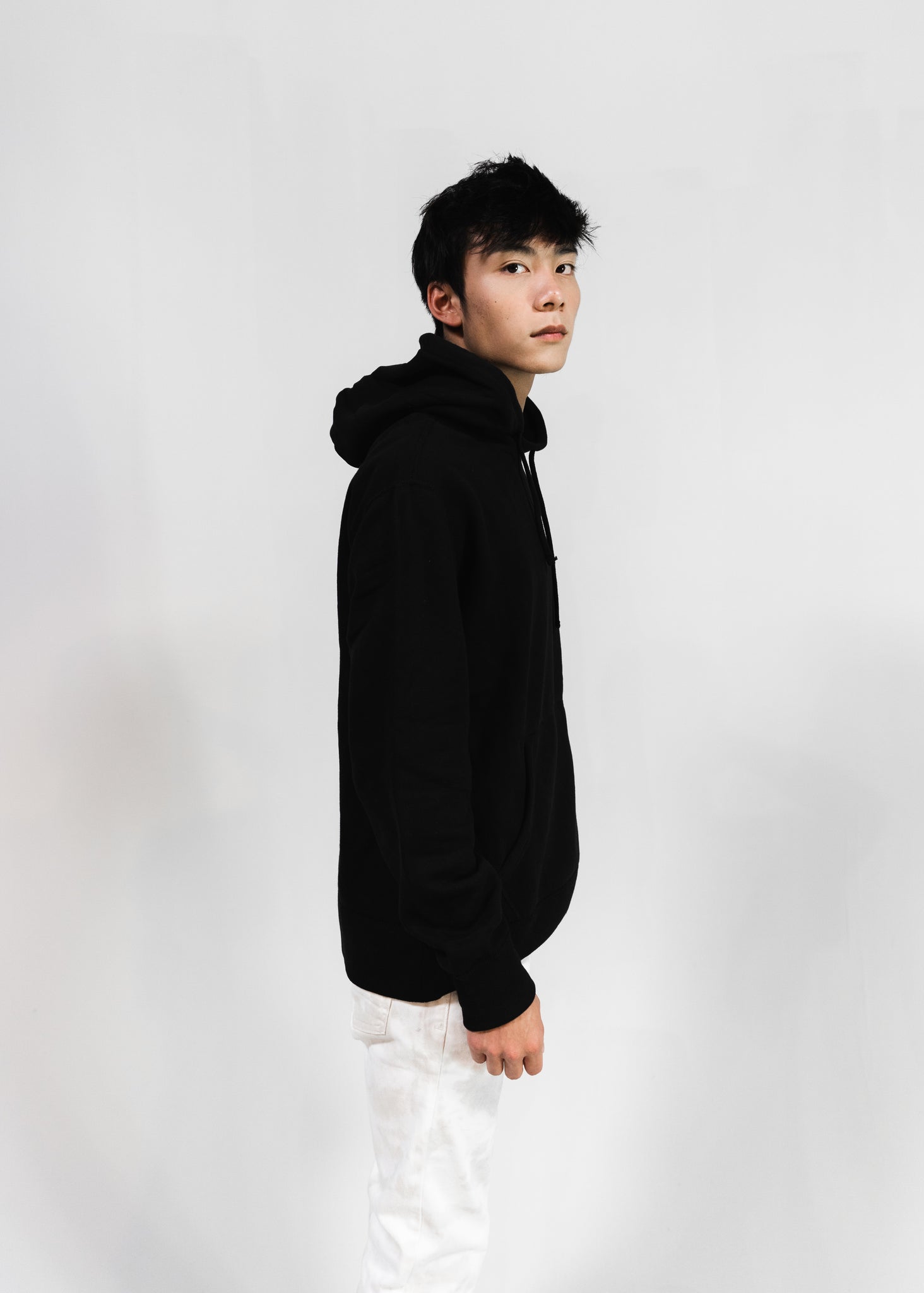 MEN'S ONYX BLACK HOODED PULLOVER